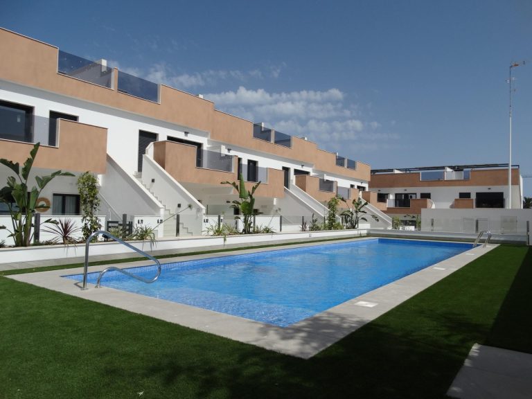 Nowoczesne, nowo wybudowane bungalowy na sprzedaż w Pilar de la Horadada